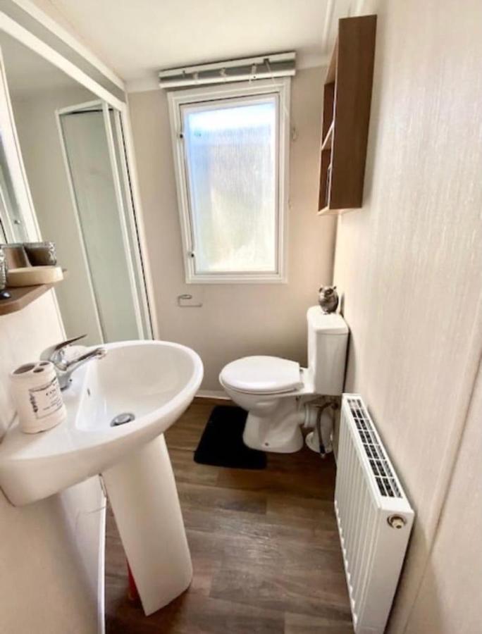 Hotel Swift Loire Jaywick Sands Esterno foto