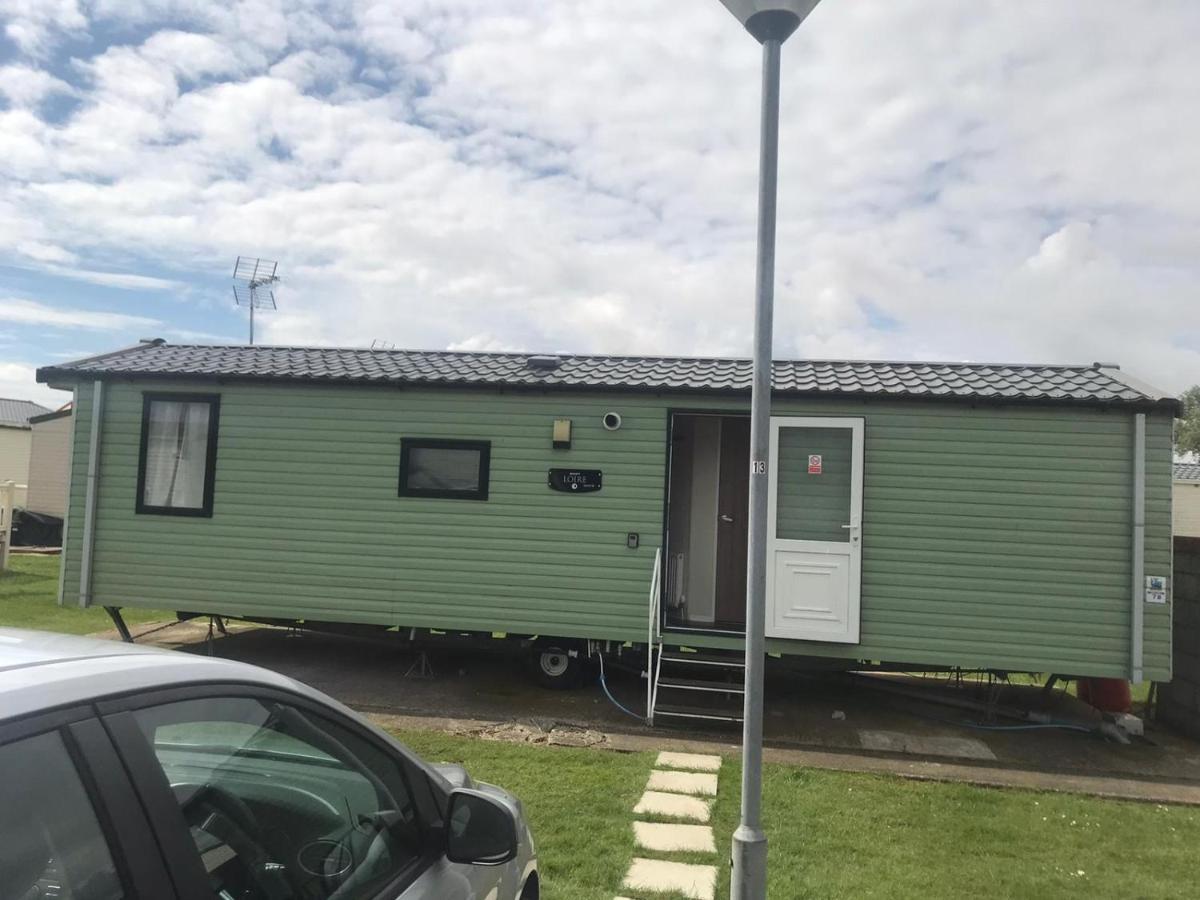 Hotel Swift Loire Jaywick Sands Esterno foto