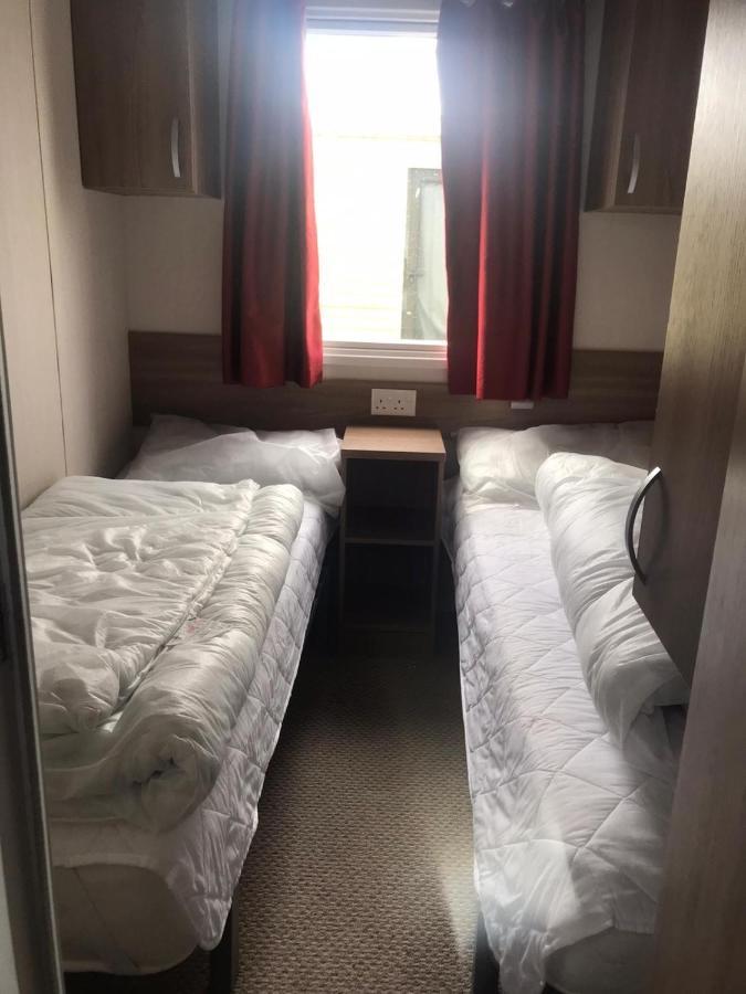 Hotel Swift Loire Jaywick Sands Esterno foto