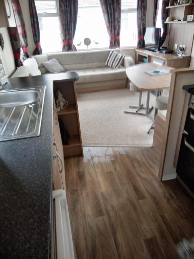 Hotel Swift Loire Jaywick Sands Esterno foto